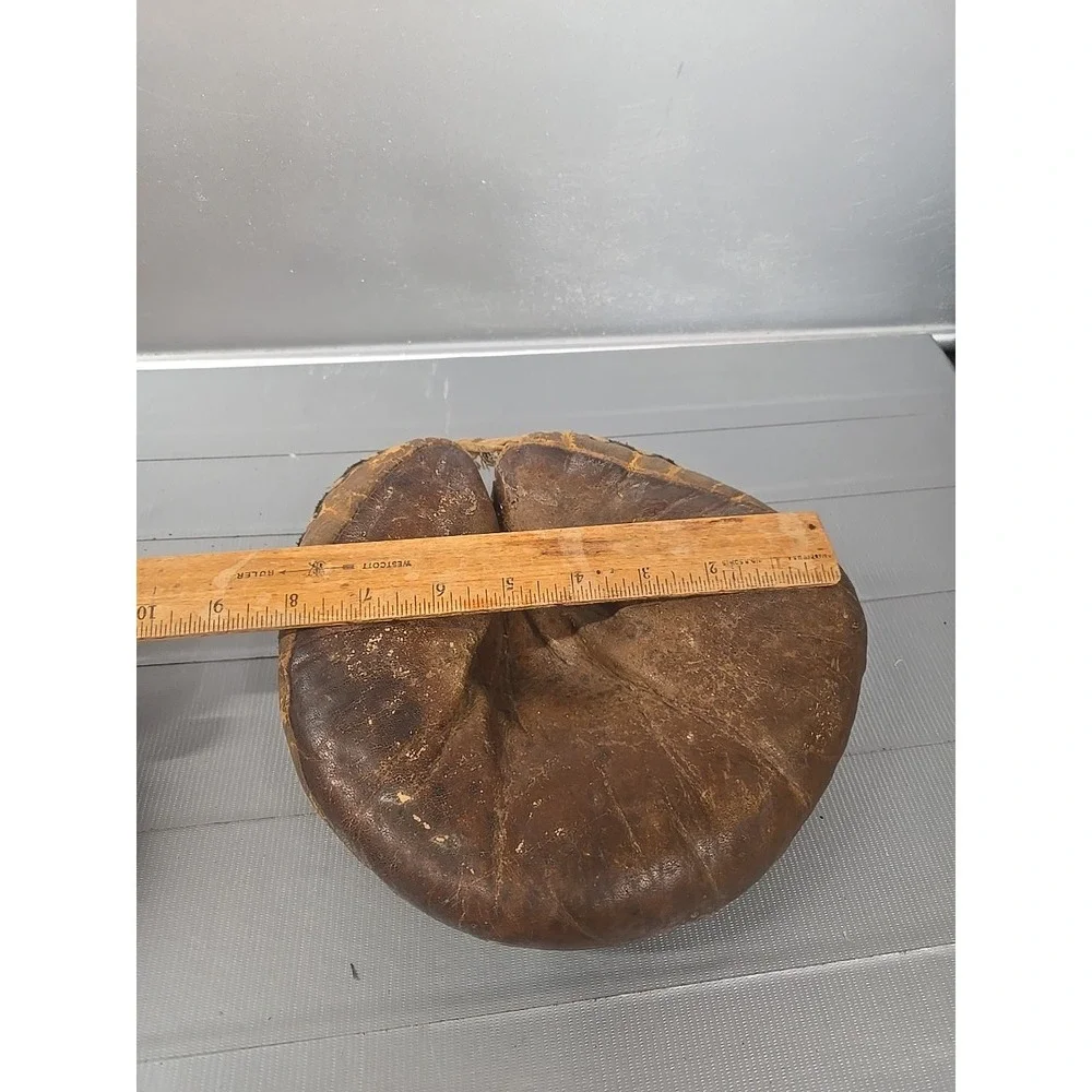vintage catchers mitt glove unknown brand or year baseball collectible VTG cool